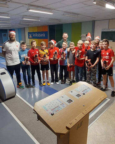Weihnachtsfreude bei den Cunewalder Nachwuchs-Kickern - Bild 1